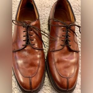 Men’s Allen Edmonds brown split toe Aston. 10.5D Rubber Sole.